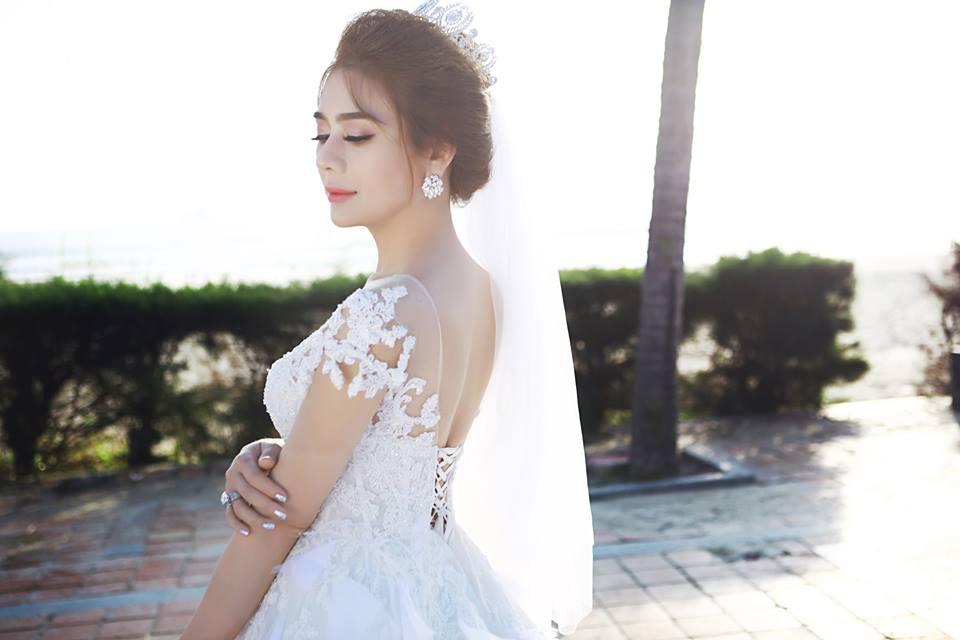 Ngắm bộ ảnh cưới lãng mạn trên biển của Lâm Khánh Chi và chồng trẻ-5