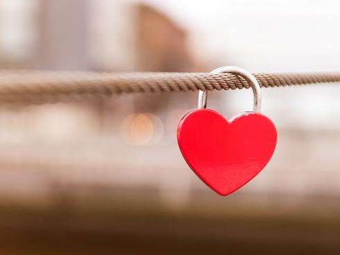 Phải làm gì khi có kẻ thứ 3 xen vào cuộc tình của bạn?