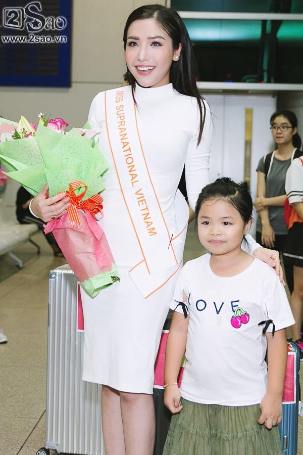 Á hậu Khánh Phương bịn rịn chia tay bố mẹ lên đường đi thi Hoa hậu Siêu quốc gia-4