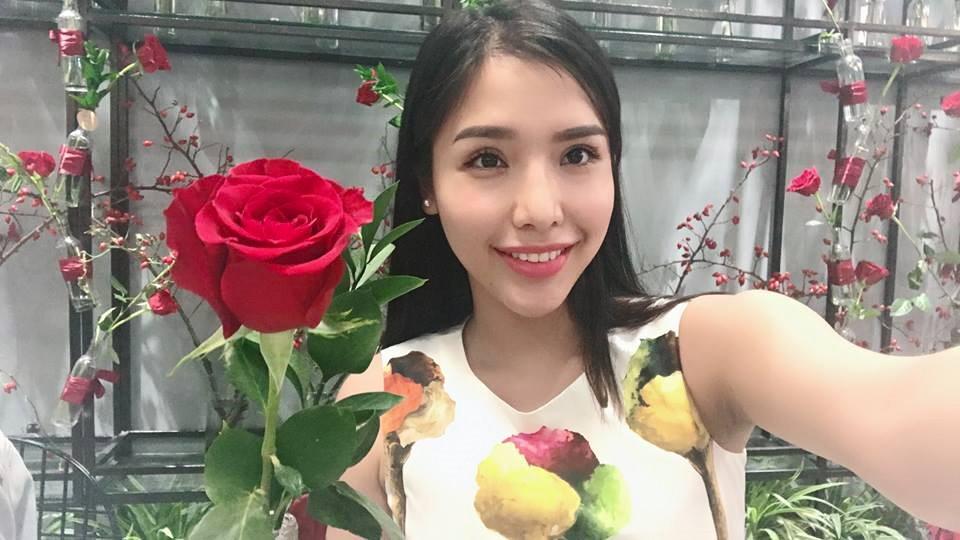 Á hậu Khánh Phương bịn rịn chia tay bố mẹ lên đường đi thi Hoa hậu Siêu quốc gia-11