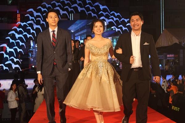 Dàn sao Việt càn quét thảm đỏ ngày đầu của Liên hoan phim Việt Nam-12