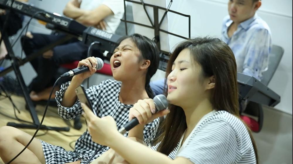 Các giọng ca nhí ráo riết luyện tập cho đêm Chung kết Giọng hát Việt nhí 2017-2