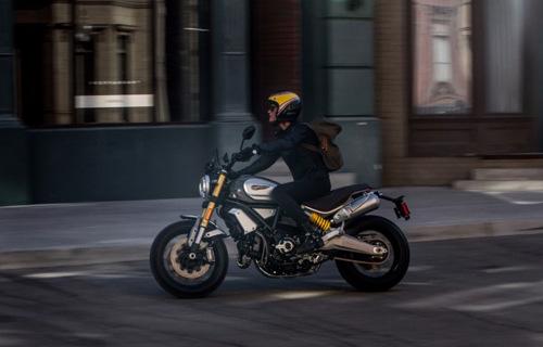 Ducati Scrambler 1100: Xe sử dụng khung xe của các mô hình Scrambler, động cơ làm mát bằng không khí, dung tích 1.078 cc quen thuộc của Ducati. Ducati sẽ bắt đầu phân phối ba phiên bản của Scrambler 1100 kể từ năm 2018.