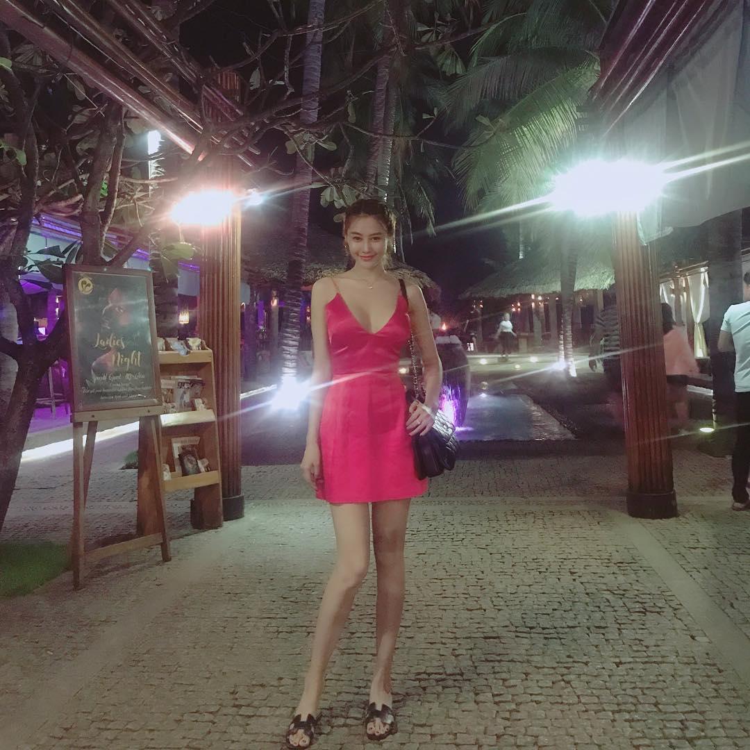 Tin sao Việt: Hoa hậu Phạm Hương khoe ảnh gợi cảm khiến dân tình ngưỡng mộ-2