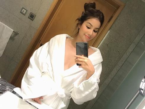 Tin sao Việt: Hoa hậu Phạm Hương khoe ảnh gợi cảm khiến dân tình ngưỡng mộ