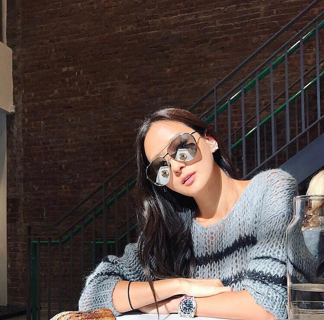 Chân dung tiểu thư U40 cực trẻ trung, tài giỏi trên người dát toàn hàng hiệu của tỷ phú xứ Đài-7