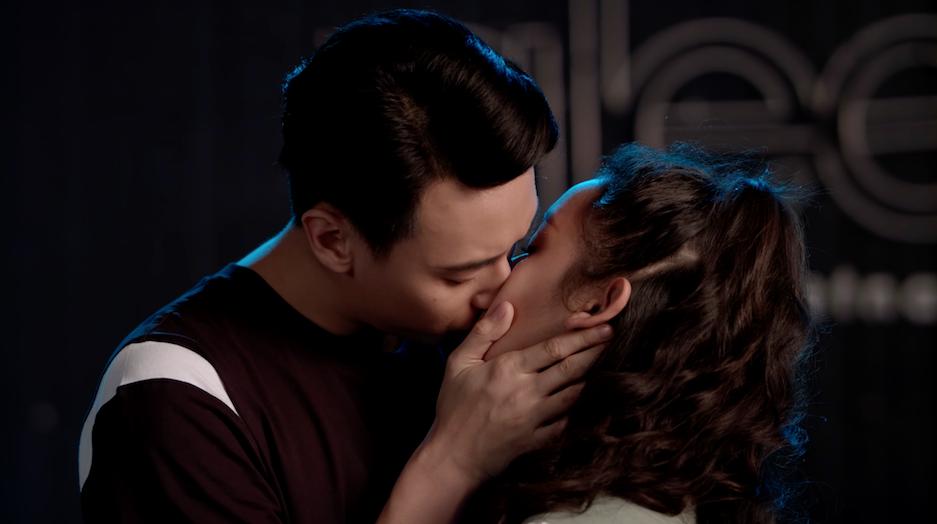 Rocker Nguyễn khoe giọng hát và vũ đạo cuốn hút sau khi thất tình-5