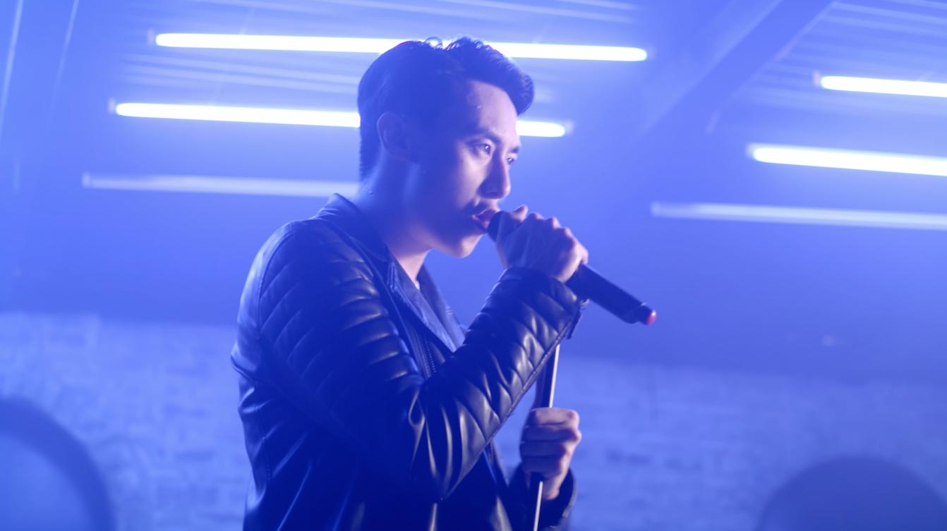 Rocker Nguyễn khoe giọng hát và vũ đạo cuốn hút sau khi thất tình-2