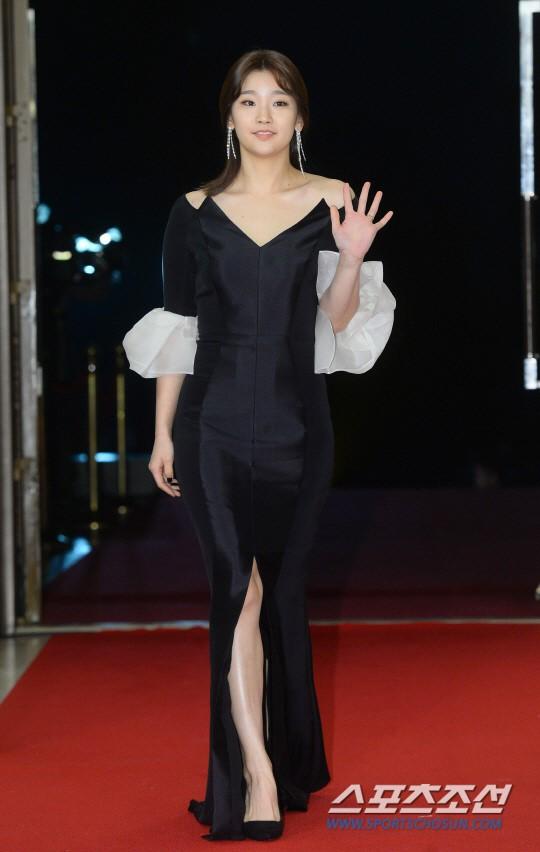 Rồng Xanh 2017: Kim Hye Soo rơi nước mắt, phim quốc dân 12 triệu vé càn quét giải thưởng-6