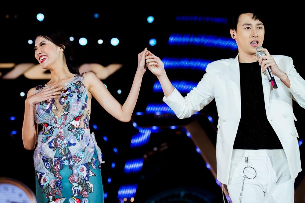 Rocker Nguyễn hôn tay Lan Khuê, Miu Lê - Only C xuất hiện sau ồn ào tranh cãi-6