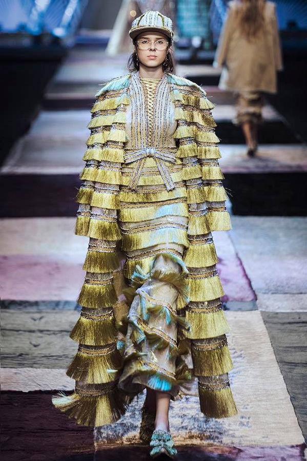 Pha đụng hàng lịch sử ở MAMA 2017: Tóc Tiên - Thanh Hằng bị ví như tòa tháp đôi-5