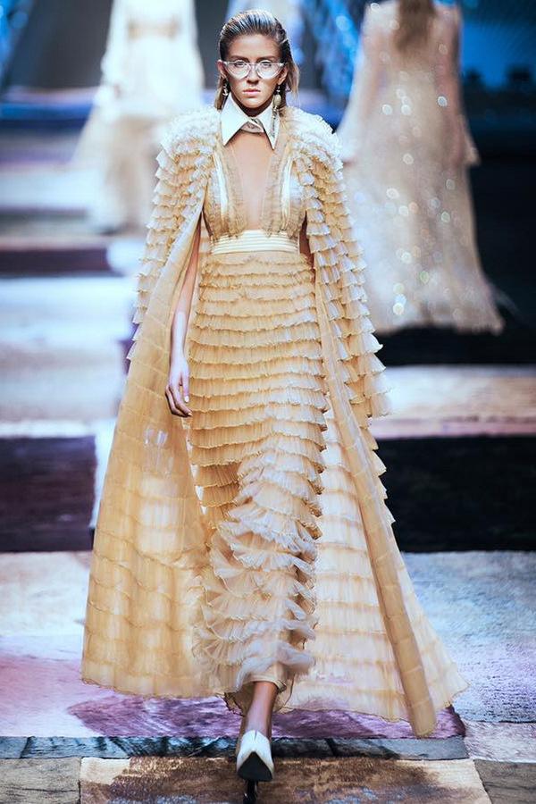 Pha đụng hàng lịch sử ở MAMA 2017: Tóc Tiên - Thanh Hằng bị ví như tòa tháp đôi-7