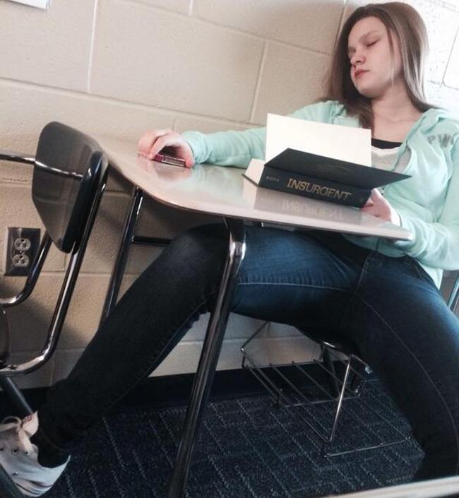 Những giấc ngủ với đủ mọi tư thế kinh điển nơi công cộng-4