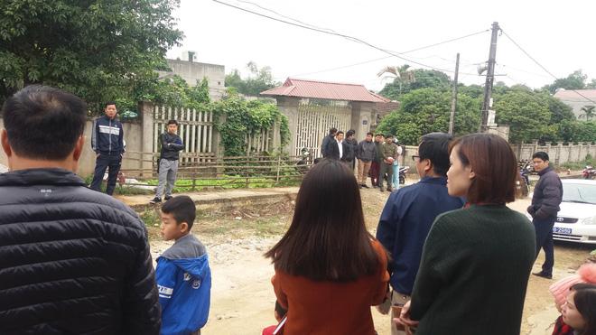 Nhân chứng kể lại giây phút phát hiện bà nội bé gái 20 ngày tuổi bị 2 người lạ quật ngã, bắt cóc cháu bé-1