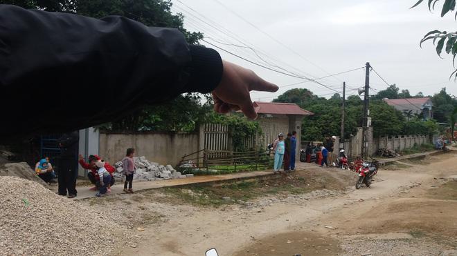 Nhân chứng kể lại giây phút phát hiện bà nội bé gái 20 ngày tuổi bị 2 người lạ quật ngã, bắt cóc cháu bé-2