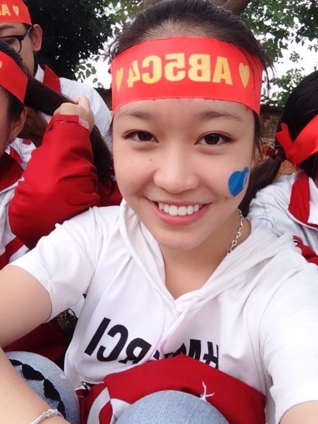 Cả lớp thuộc bài làu làu nhờ cô bạn hát Sóng của Xuân Quỳnh quá hay!-2