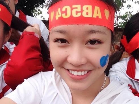 Cả lớp thuộc bài làu làu nhờ cô bạn hát 'Sóng' của Xuân Quỳnh quá hay!