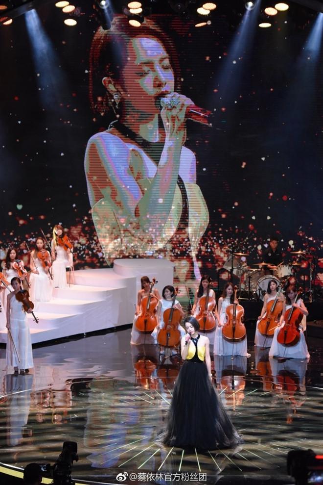 Thái Y Lâm bị chê hát live thảm họa trên sân khấu Kim Mã-2