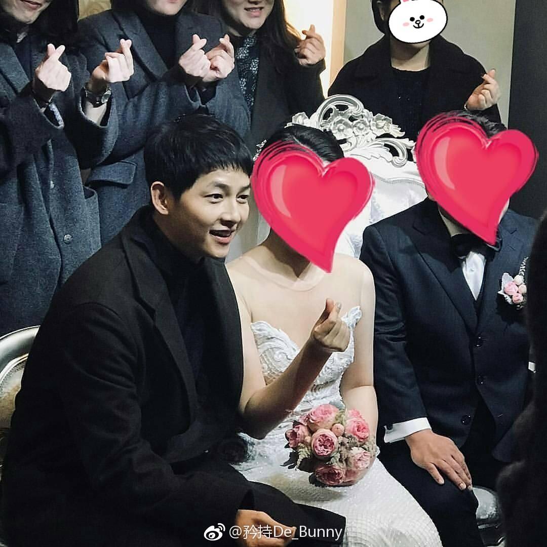 Gần 1 tháng sau kết hôn, Song Joong Ki béo ra trông thấy khi xuất hiện tại đám cưới bạn thân-2