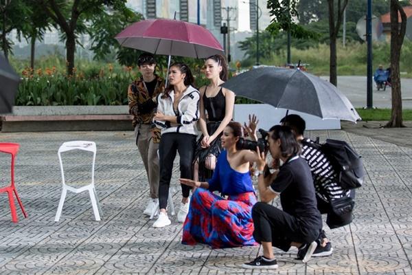 Đội mưa thị phạm, Phạm Hương - Kỳ Duyên khiến các thí sinh ngưỡng mộ-2