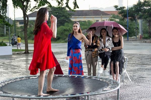 Đội mưa thị phạm, Phạm Hương - Kỳ Duyên khiến các thí sinh ngưỡng mộ-4
