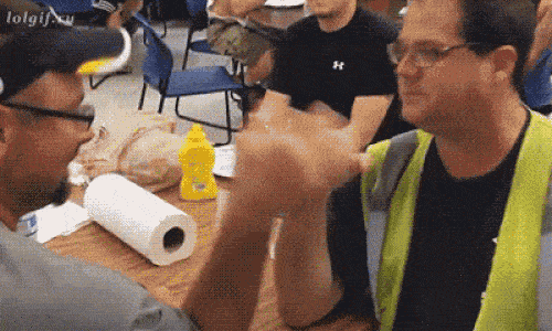 Phải luôn đề phòng với cuộc sống khốn nạn xung quanh-1