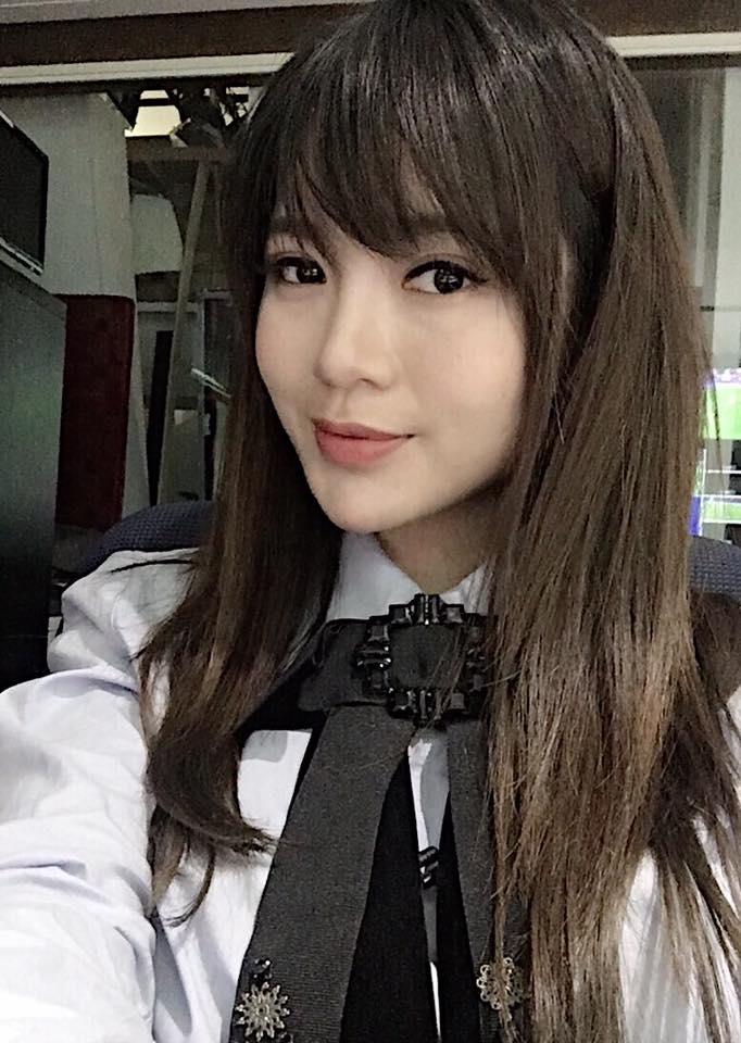 Hot girl - hot boy Việt 27/11: Phan Thành tình tứ ôm bạn gái từ phía sau-7