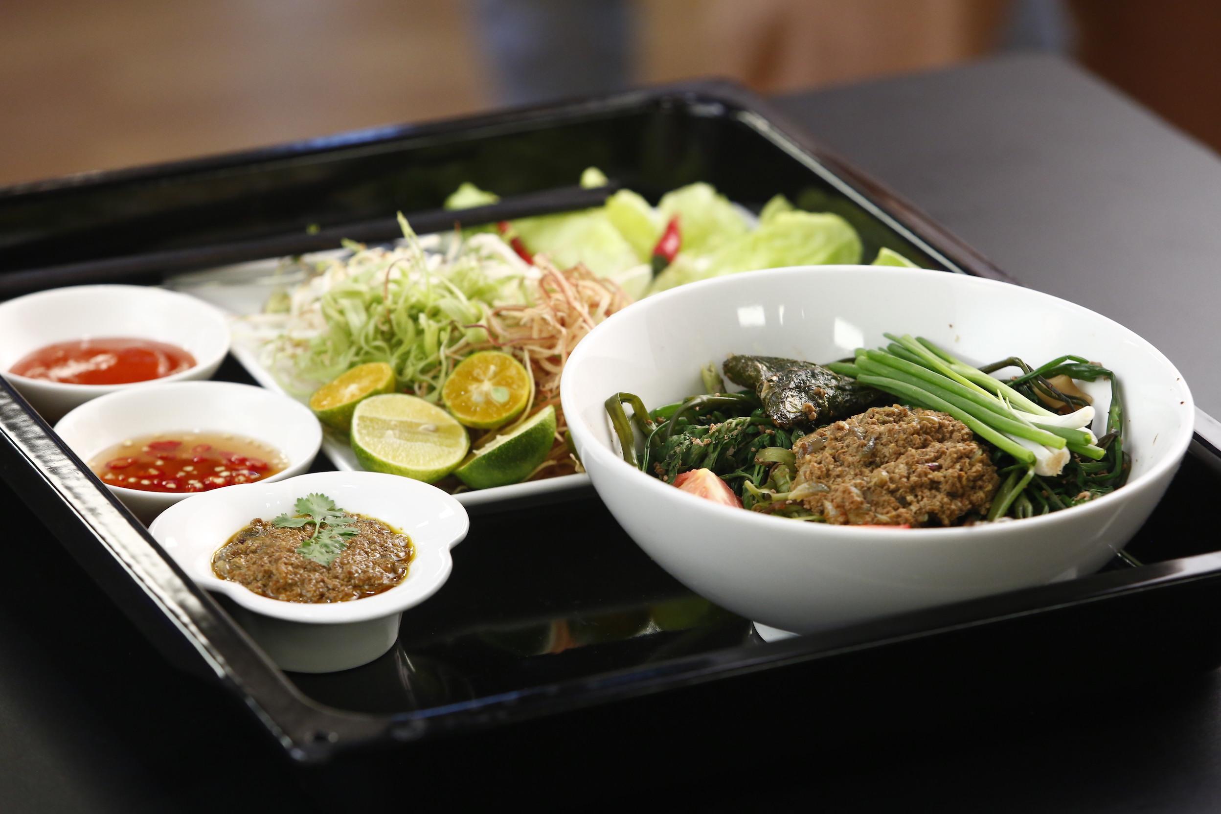 Vua đầu bếp 2017: Pha Lê lộ tính xấu khi thấy bếp của Mai Trang bất ngờ bốc cháy-6