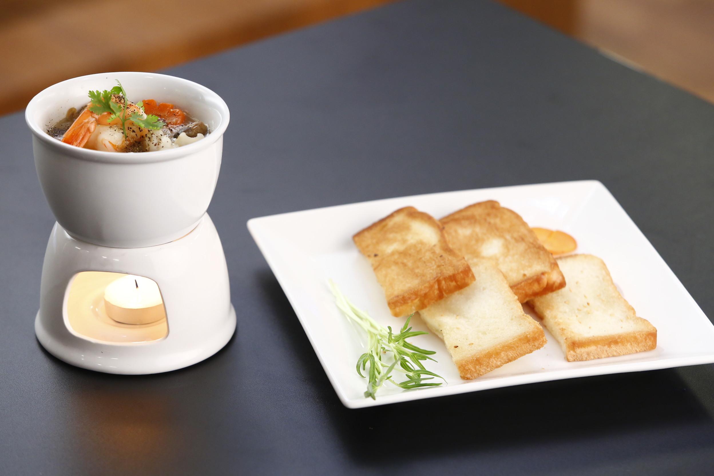 Vua đầu bếp 2017: Pha Lê lộ tính xấu khi thấy bếp của Mai Trang bất ngờ bốc cháy-7