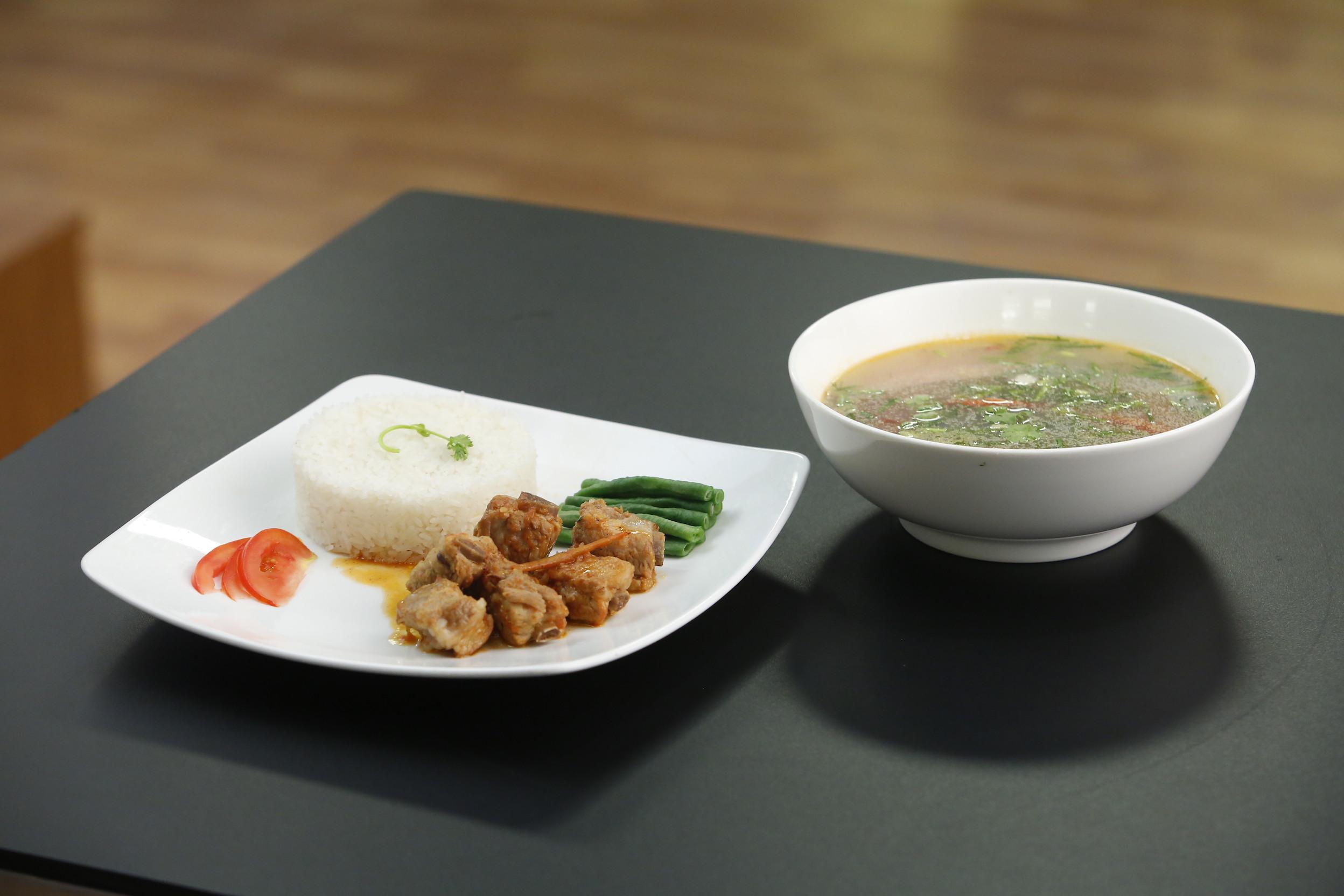 Vua đầu bếp 2017: Pha Lê lộ tính xấu khi thấy bếp của Mai Trang bất ngờ bốc cháy-10