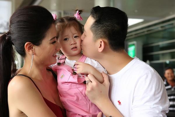 Cuối cùng thì Trang Trần cũng công khai ông xã bảnh bao từ Mỹ về dự sinh nhật con gái-7