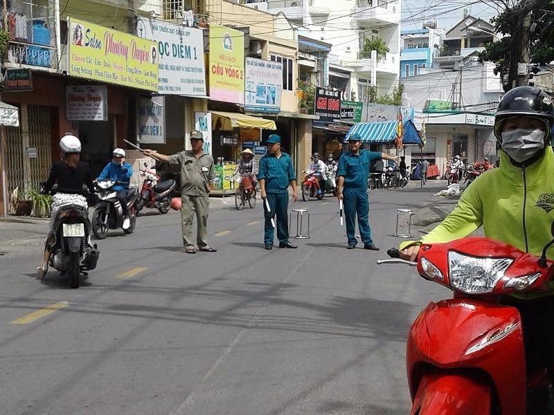 Đau đớn xé lòng ở đám tang bé 6 tuổi bị bảo vệ dân phố sát hại-4