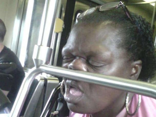 Nước người ta kiểm tra an ninh sân bay như thế nào?-8