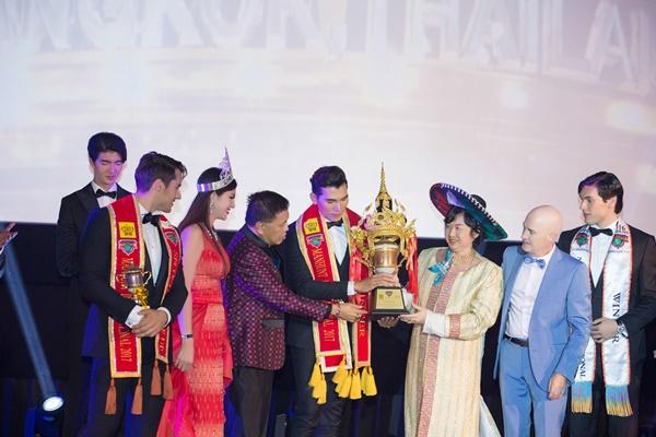 Ngọc Tình xuất sắc đăng quang ngôi vương tại Manhunt International 2017-4