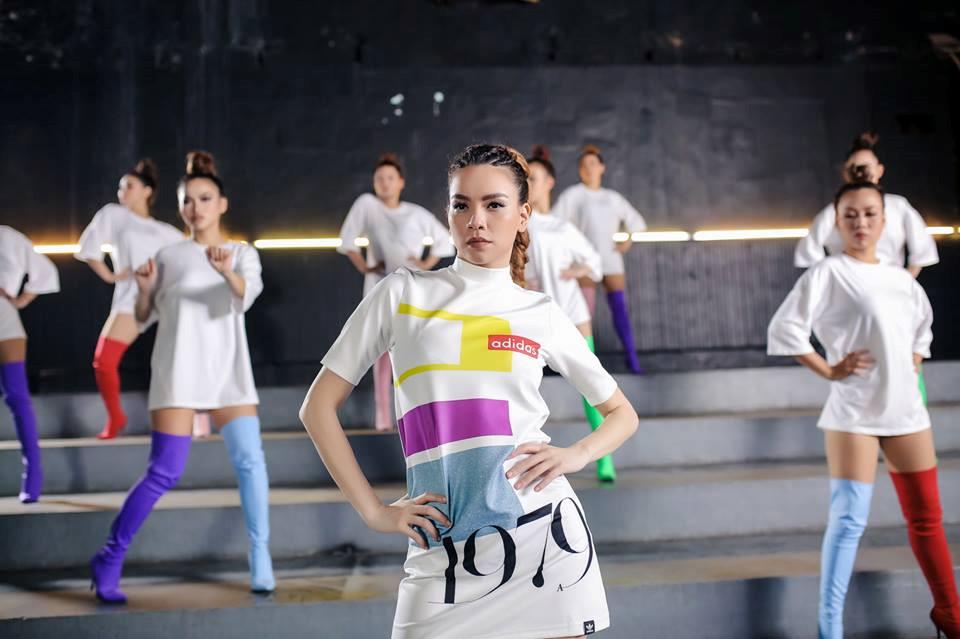 Bóc giá những kiểu áo cá tính Hồ Ngọc Hà mặc trong MV vừa ra mắt-1