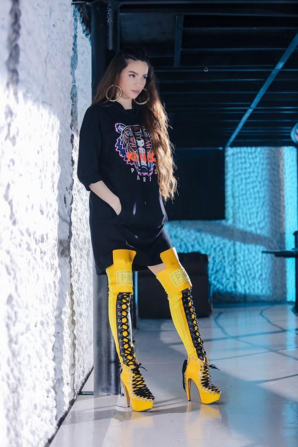 Bóc giá những kiểu áo cá tính Hồ Ngọc Hà mặc trong MV vừa ra mắt-5