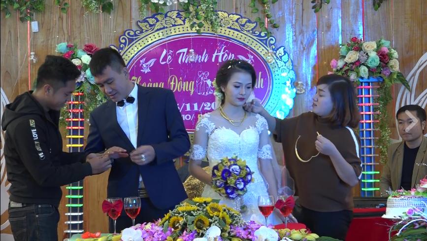 Cặp đôi hạnh phúc nhất năm: Người thân, họ hàng xếp hàng trao vàng làm của hồi môn-4