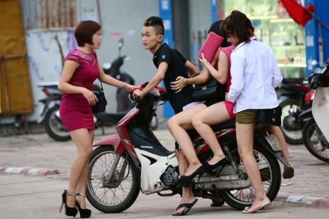 Em đi đâu về... chở bốn, chở năm hăm hở thế?-2