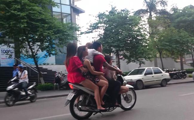 Em đi đâu về... chở bốn, chở năm hăm hở thế?-3