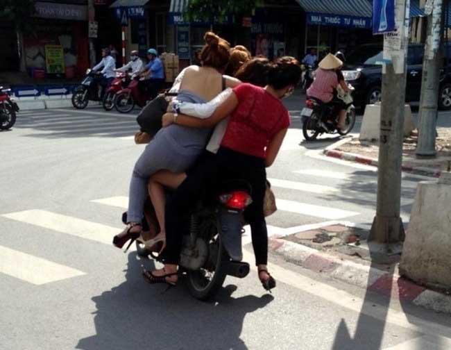 Em đi đâu về... chở bốn, chở năm hăm hở thế?-5