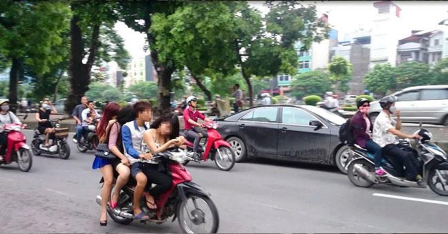 Em đi đâu về... chở bốn, chở năm hăm hở thế?-6