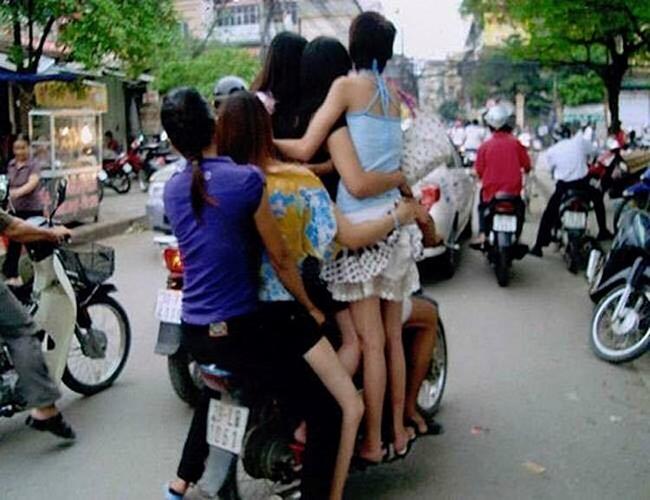 Em đi đâu về... chở bốn, chở năm hăm hở thế?-9