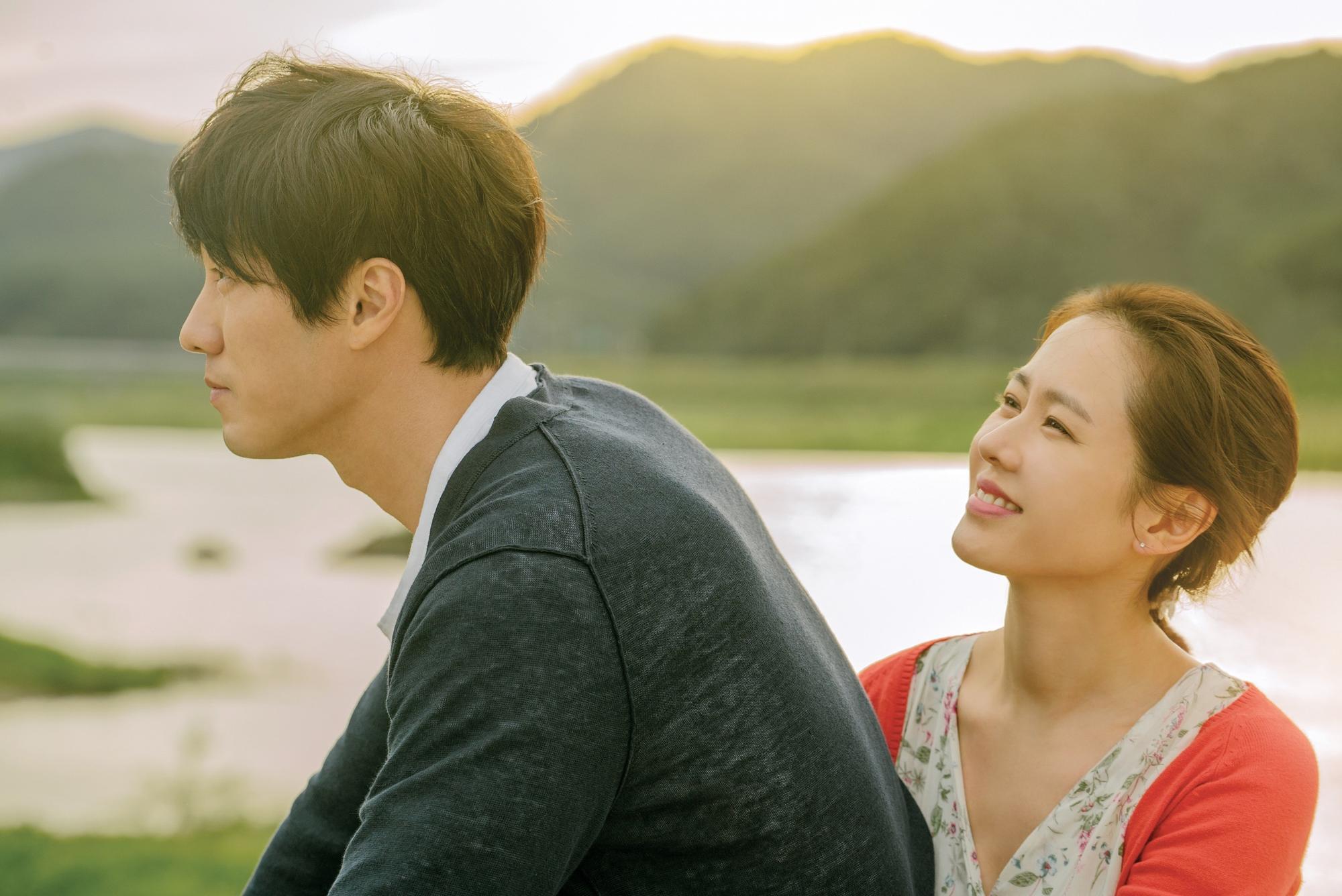 So Ji Sub và Son Ye Jin đốn tim fan với loạt ảnh ngọt ngào-2