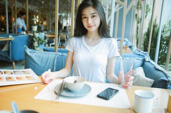 Nữ sinh 18 tuổi sở hữu vẻ đẹp mong manh tựa nữ thần Angela Baby-8