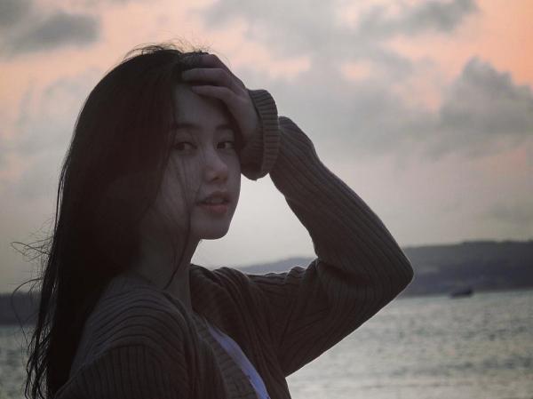 Nữ sinh 18 tuổi sở hữu vẻ đẹp mong manh tựa nữ thần Angela Baby-9