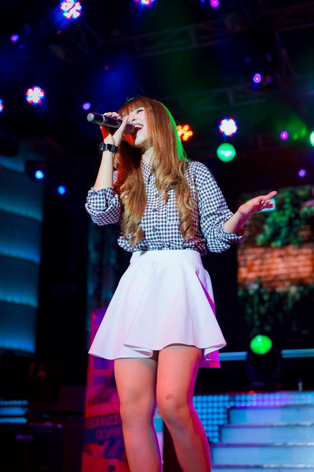 Cắt phăng mái tóc dài huyền thoại, Khởi My xuất hiện cute sau đám cưới lịch sử-9