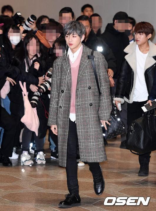 Di chuyển sang Nhật trao giải MAMA, Park Bo Gum cùng dàn Idol xứ Hàn khiến sân bay náo loạn-6