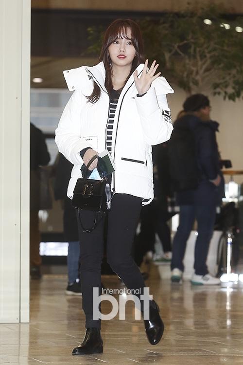 Di chuyển sang Nhật trao giải MAMA, Park Bo Gum cùng dàn Idol xứ Hàn khiến sân bay náo loạn-3