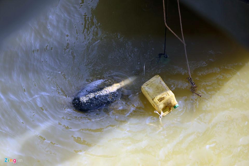 Bộ đội trục vớt quả bom sát chân cầu Long Biên-7