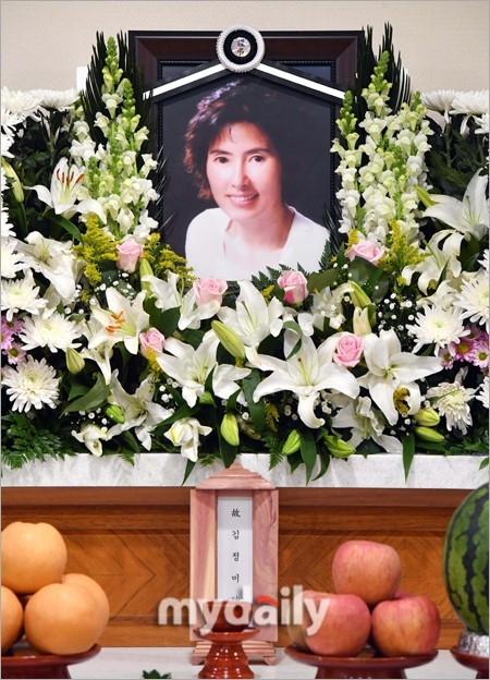 Sao Hàn 28/11: Búp bê xứ Hàn Han Chae Young trẻ trung như gái đôi mươi-8